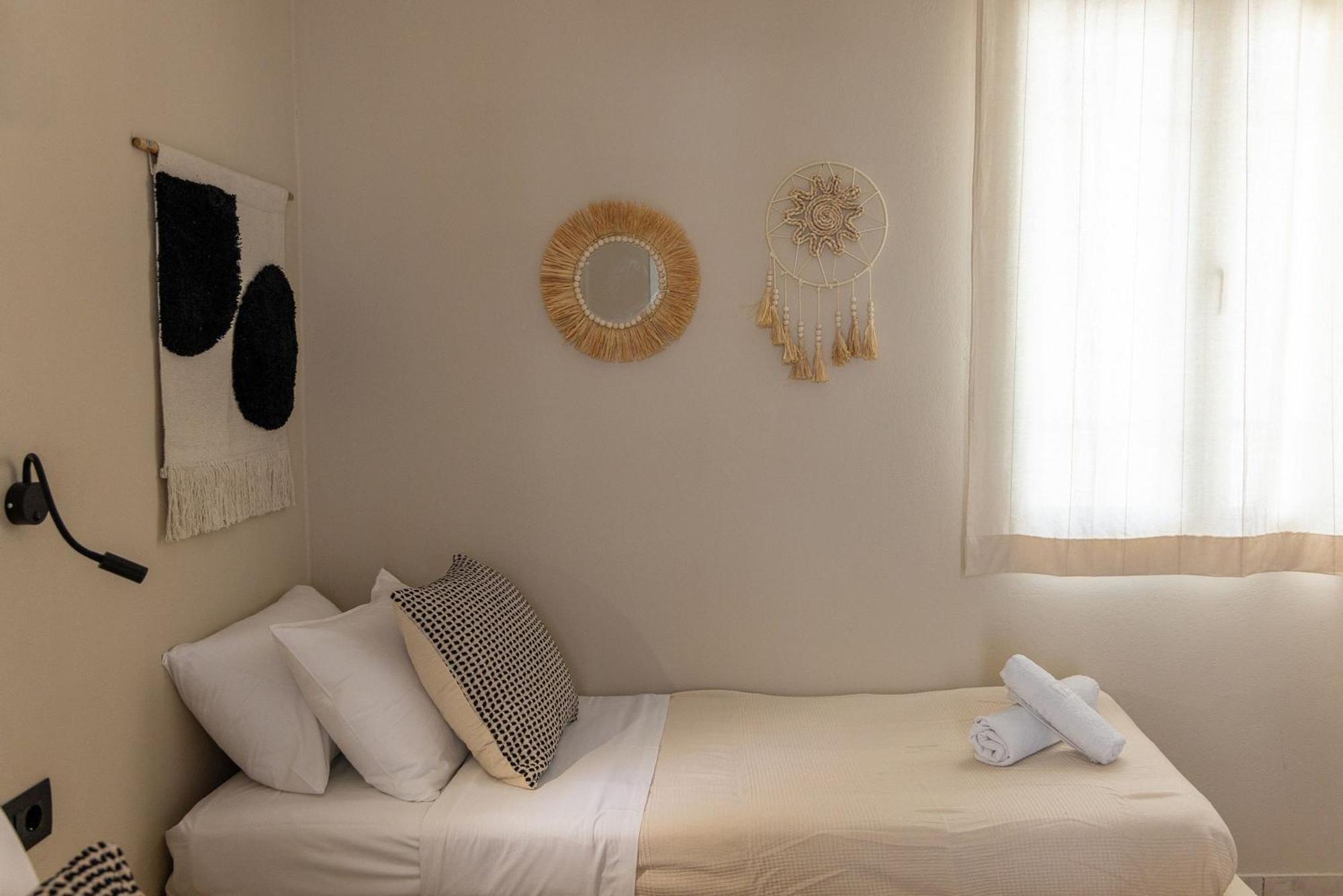 Noe Rooms In Center Of Tinos ภายนอก รูปภาพ