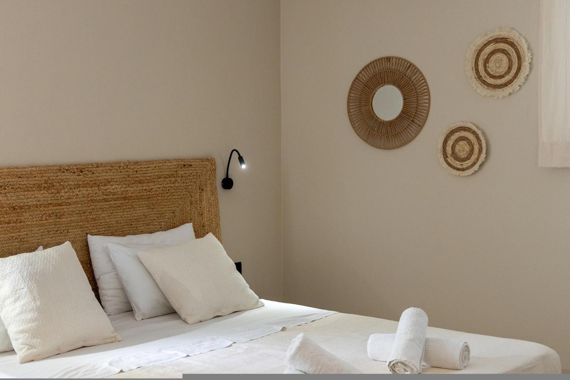 Noe Rooms In Center Of Tinos ภายนอก รูปภาพ