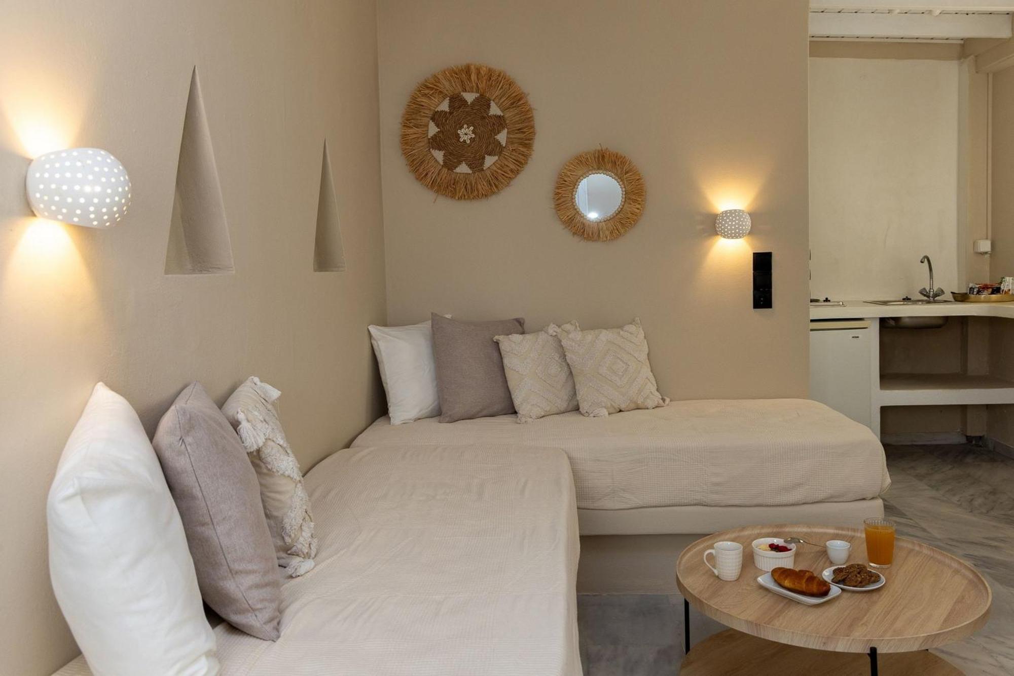 Noe Rooms In Center Of Tinos ภายนอก รูปภาพ