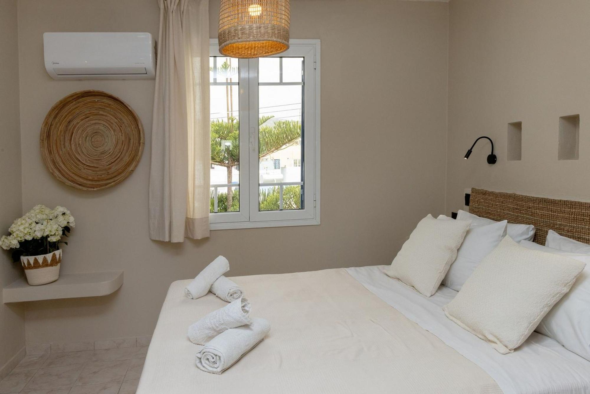 Noe Rooms In Center Of Tinos ภายนอก รูปภาพ