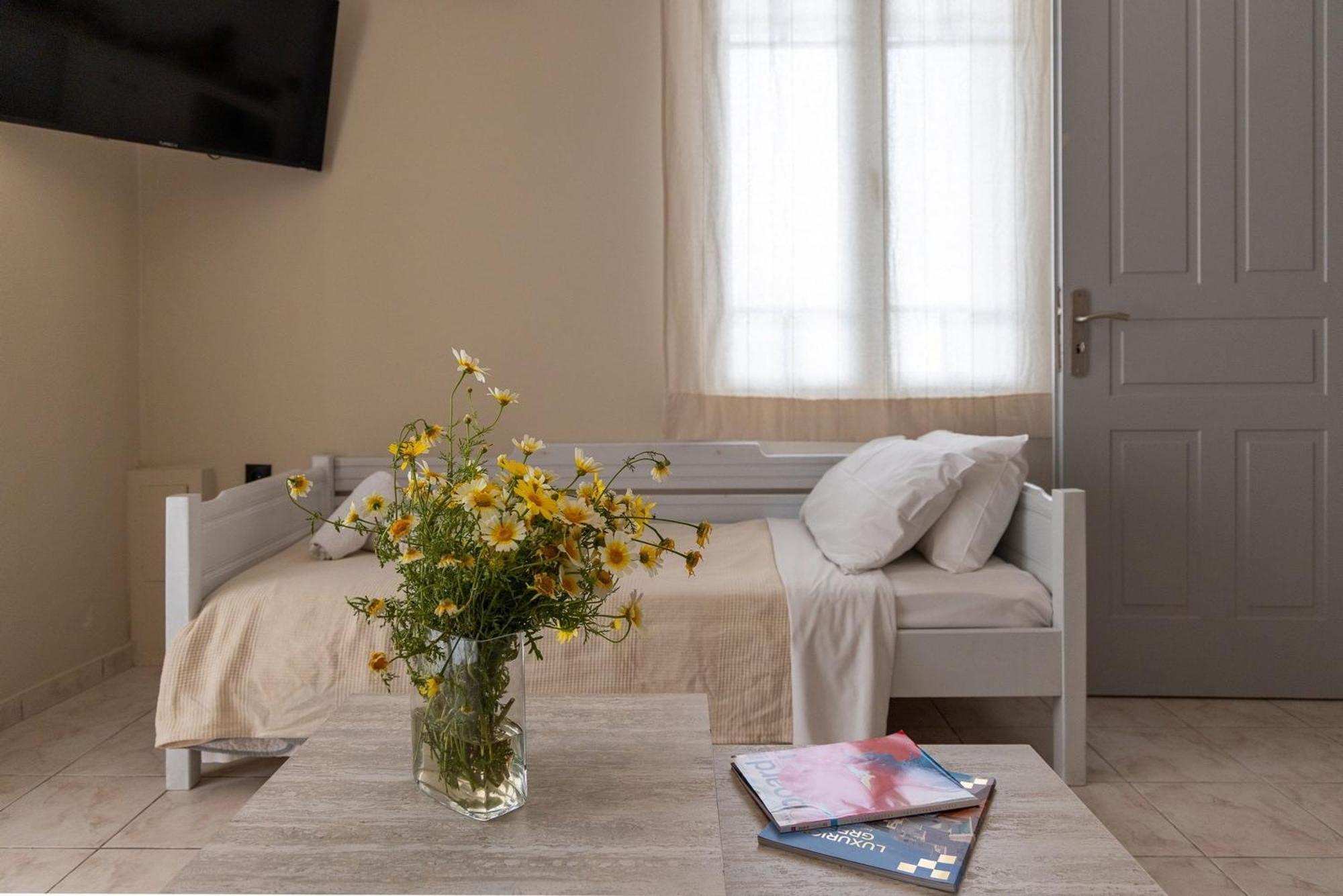 Noe Rooms In Center Of Tinos ภายนอก รูปภาพ