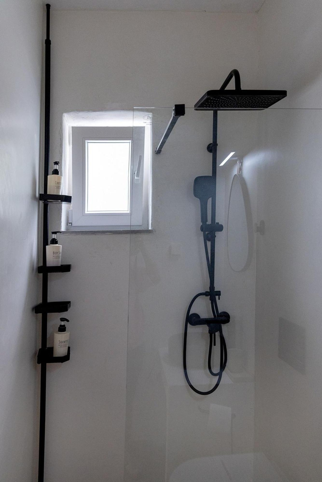 Noe Rooms In Center Of Tinos ภายนอก รูปภาพ
