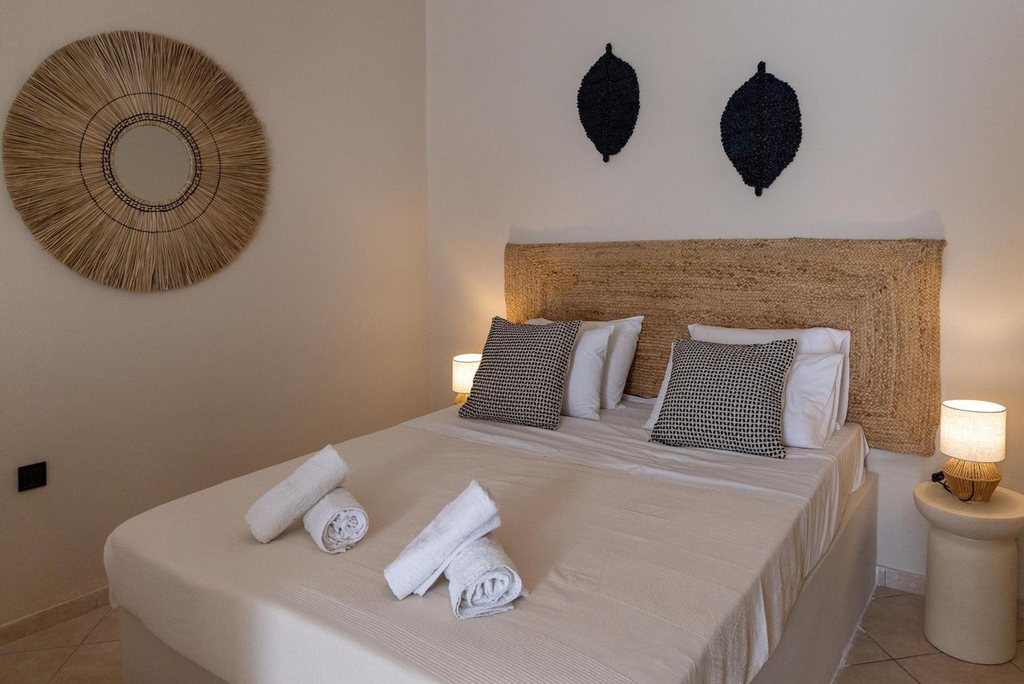 Noe Rooms In Center Of Tinos ภายนอก รูปภาพ